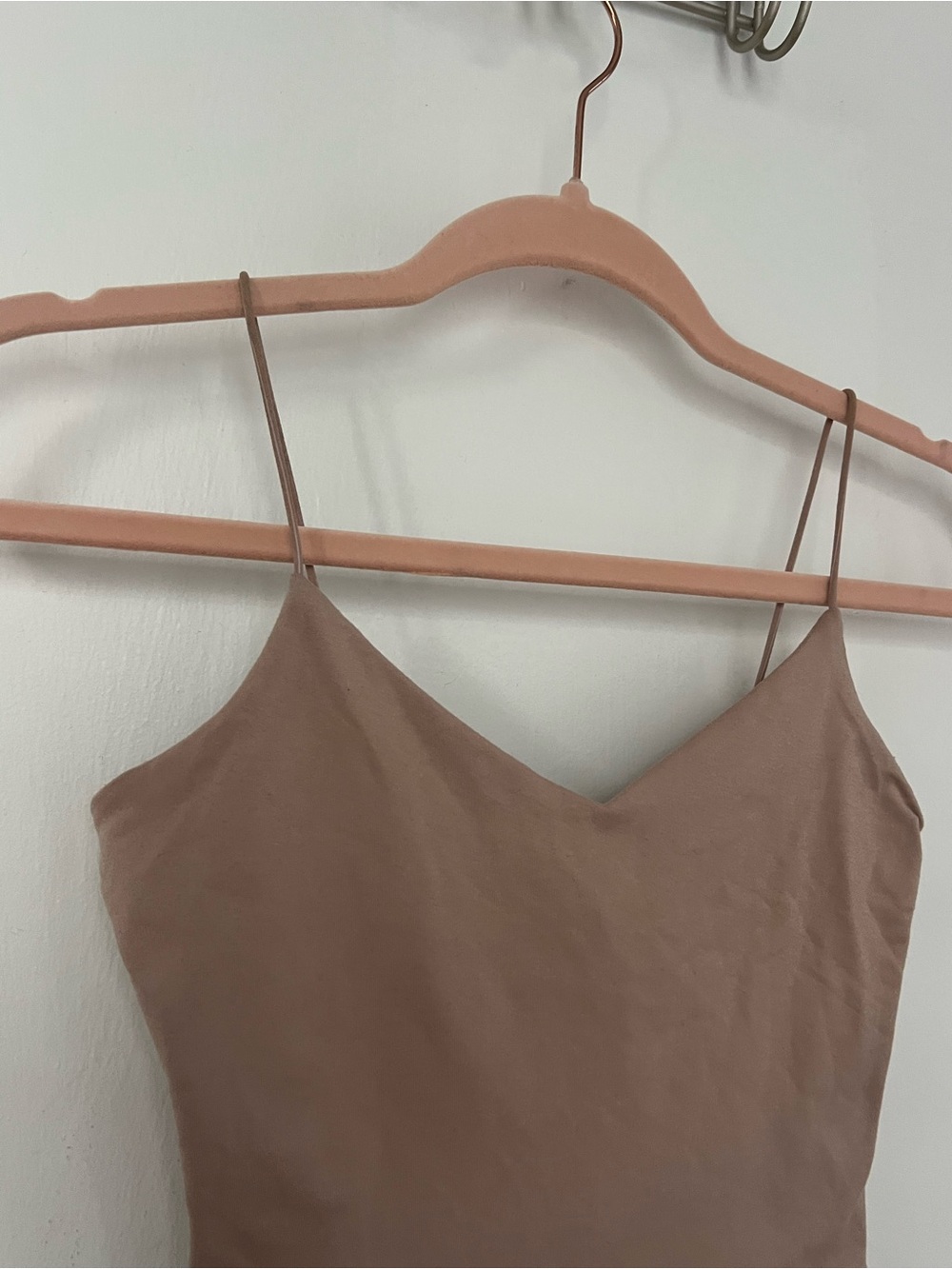 Windsor Brown V-Neck Spaghetti Strap Crop Cami - Picture 4 of 9